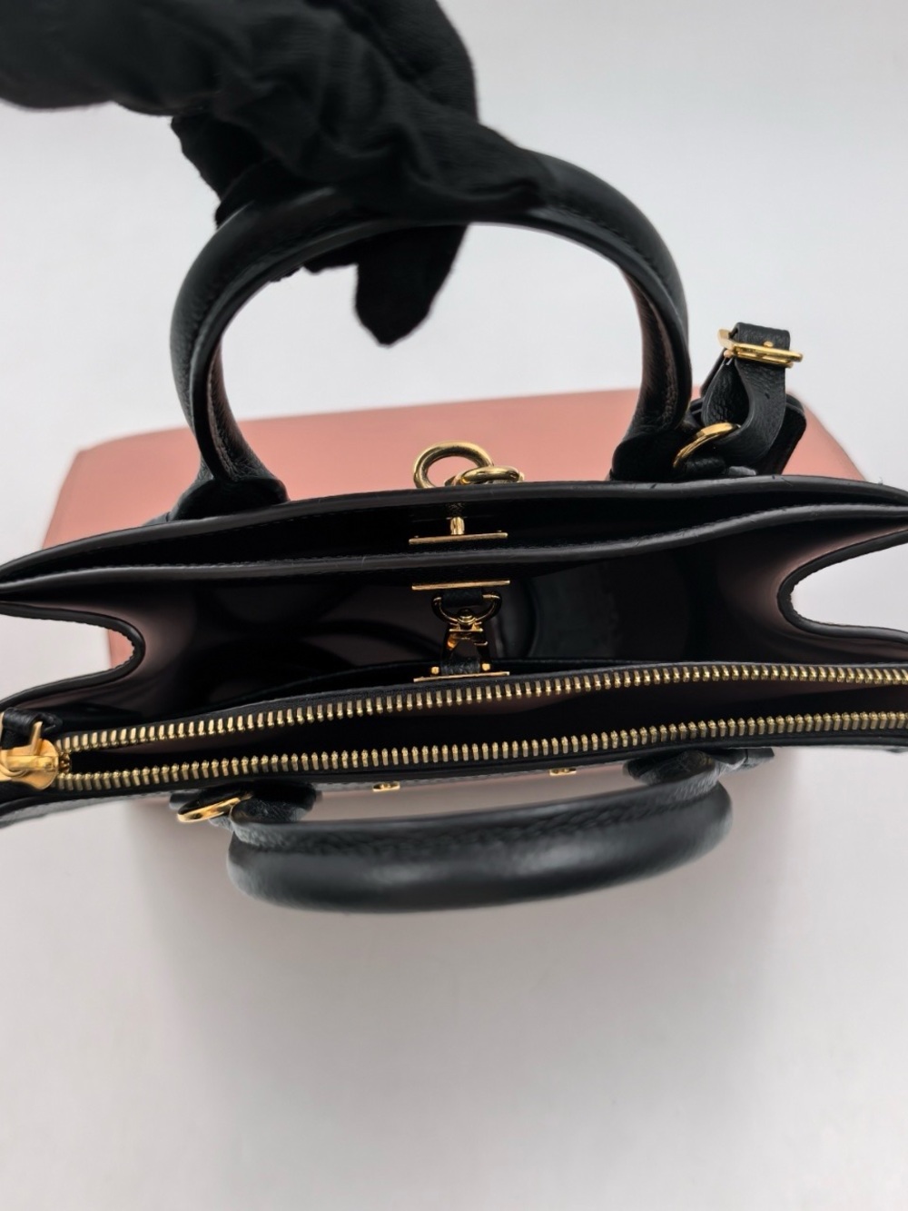 Louis Vuitton City Steamer MM Black and Dusty Pink Two-Tone Leather Satchel - Picture 4 of 14
